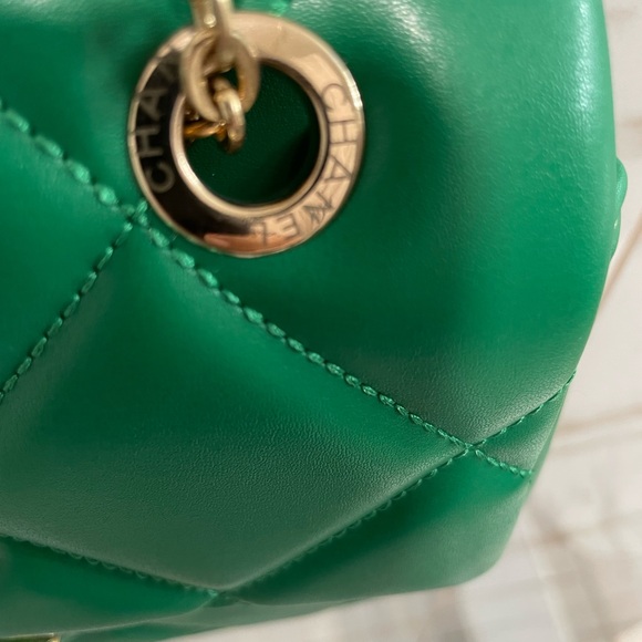 ✨ Designer Style Quilted Green Shoulder Bag – Gold Chain Detail ✨ - Picture 4 of 16